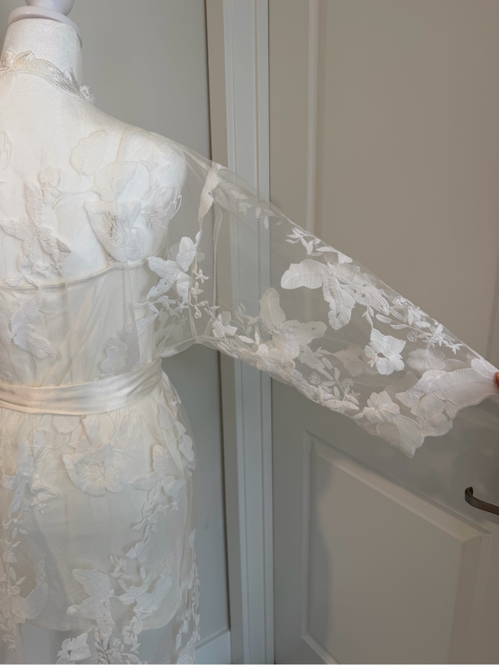 White Lace Sheer Robe - Picture 8 of 13